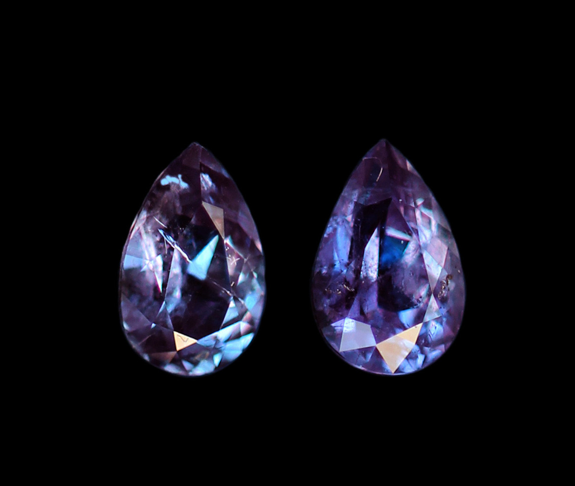 《CLOSING MOUNTAIN MUSEUM》【ALEX Lot.7】ロシア産アレキサンドライト 0.26ct/0.22ct ペア ルース ペアーシェイプ《ALEXANDRITE》