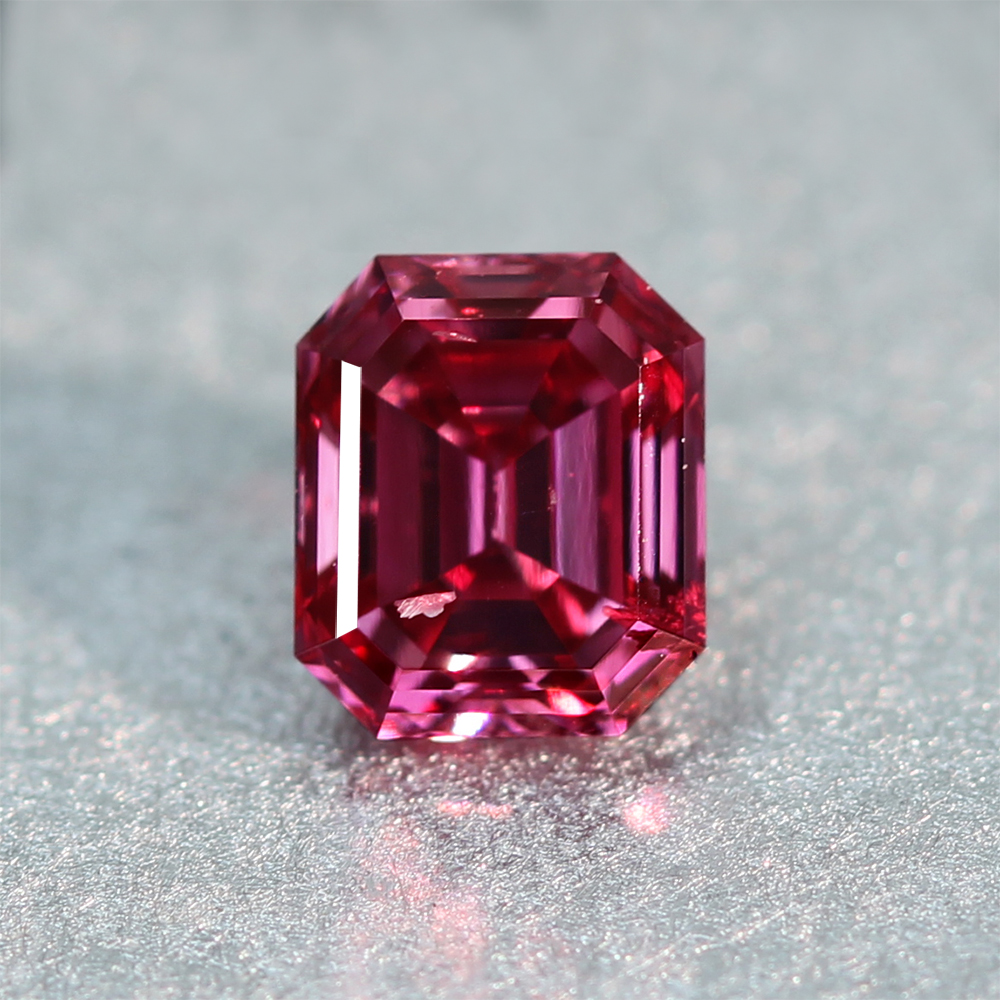 《PINK TENDER!ピンクテンダー》レッドダイヤモンド　FANCY PURPLISH RED 0.31ct エメラルドカット 〔GIA/中央宝石研究所〕