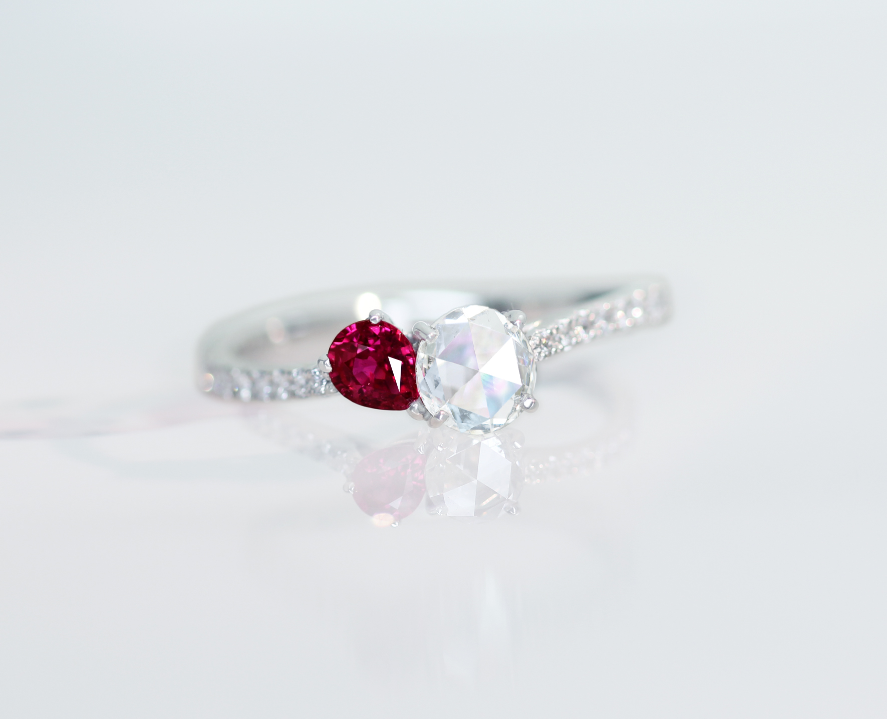 【HANDMADE】《FORTUNE RING》PT950　非加熱　ピジョンブラッドルビー　0.24ct　ローズカットダイヤモンド　0.363ct　F SI2　 ダイヤモンド　0.137ct　リング　　[AIGS][中央宝石研究所]