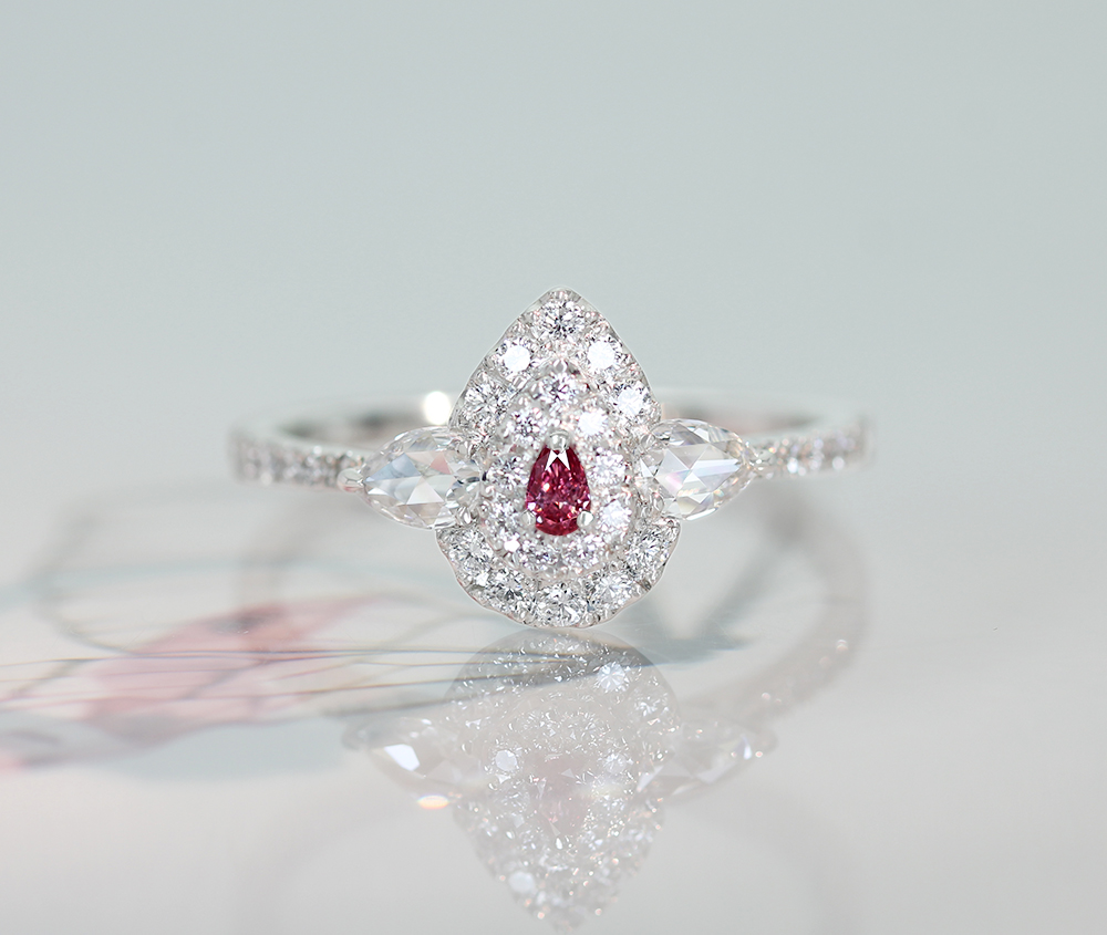 【HANDMADE】PT950　ピンクダイヤモンド　0.042ct　FANCY VIVID PINK SI-1　ダイヤモンド 0.512ct　リング　ペアシェイプ　ローズカット