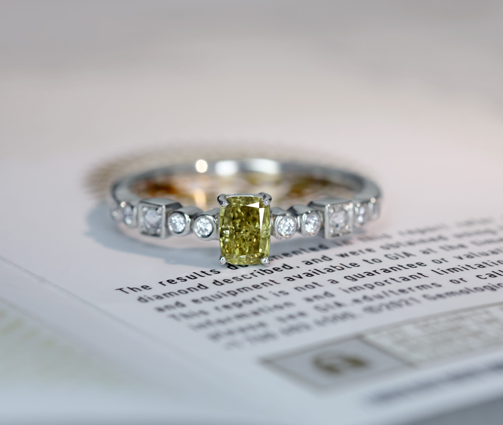 【HANDMADE】PT950　天然グレーダイヤモンド　0.36ct　FANCY BROWNISH GREENISH YELLOW　VS-2　ダイヤモンド　0.104ct　リング[CGL]