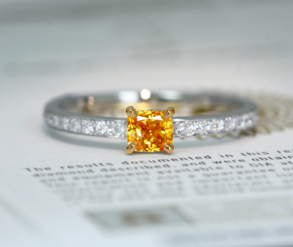 【HANDMADE】PT950/K18PG　天然イエローダイヤモンド　0.320ct　FANCY INTENSE ORANGE YELLOW　I-1　ダイヤモンド　0.128ct　リング[CGL]