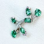 P119 天然エメラルドダイヤモンドピンブローチ　Pt900 E0.33ct lllll1.jpg