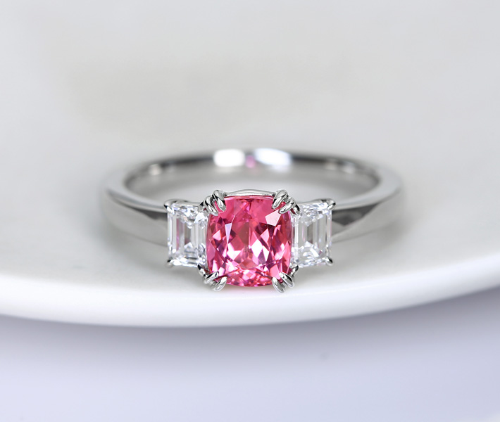 【HANDMADE】ホットネオンピンクスピネル リング 1.02ct/ダイヤモンド 0.24ct D VVS1/0.21ct D VVS2 PT950 ※GIA鑑定書付