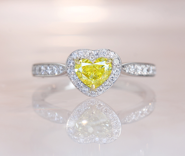 【HANDMADE】PT950/K18 イエローダイヤモンド 0.577ct FANCY YELLOW VS1 リング ダイヤモンド 0.237ct ※中央宝石研究所ソーティングシート付