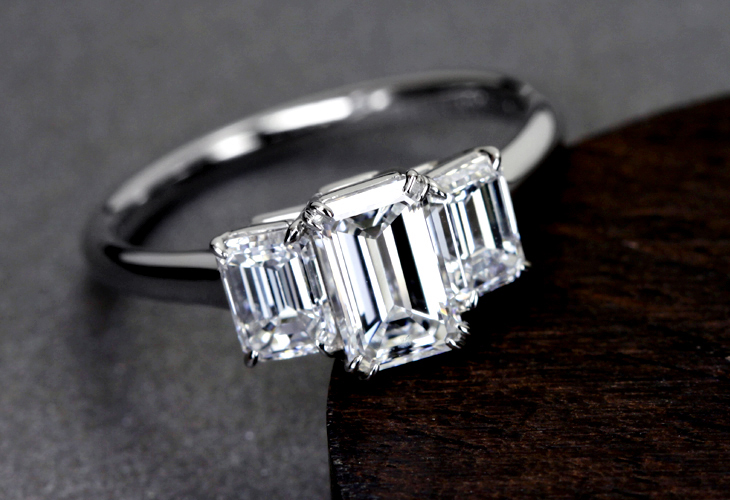 【HANDMADE】PT950　0.806ct E VVS2 /0.466ct D VS2/0.456ct E VS2 エメラルドカットダイヤモンド リング