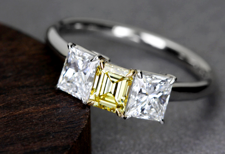 【HANDMADE】 PT950　0.37ctFANCY INTENSE YELLOW VVS1/0.570ct E VVS2/0.524ct D VS1 イエローダイヤモンド リング