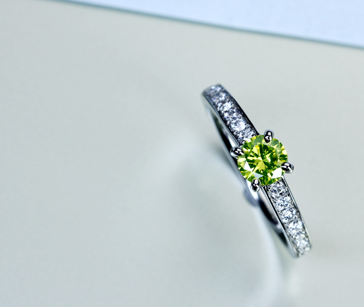 【HANDMADE】PT950 0.420ct FANCY VIVID YELLOW GREEN SI-1 ダイヤモンド リング 0.231ct ダイヤモンド ※中央宝石研究所ソーティングシート付き