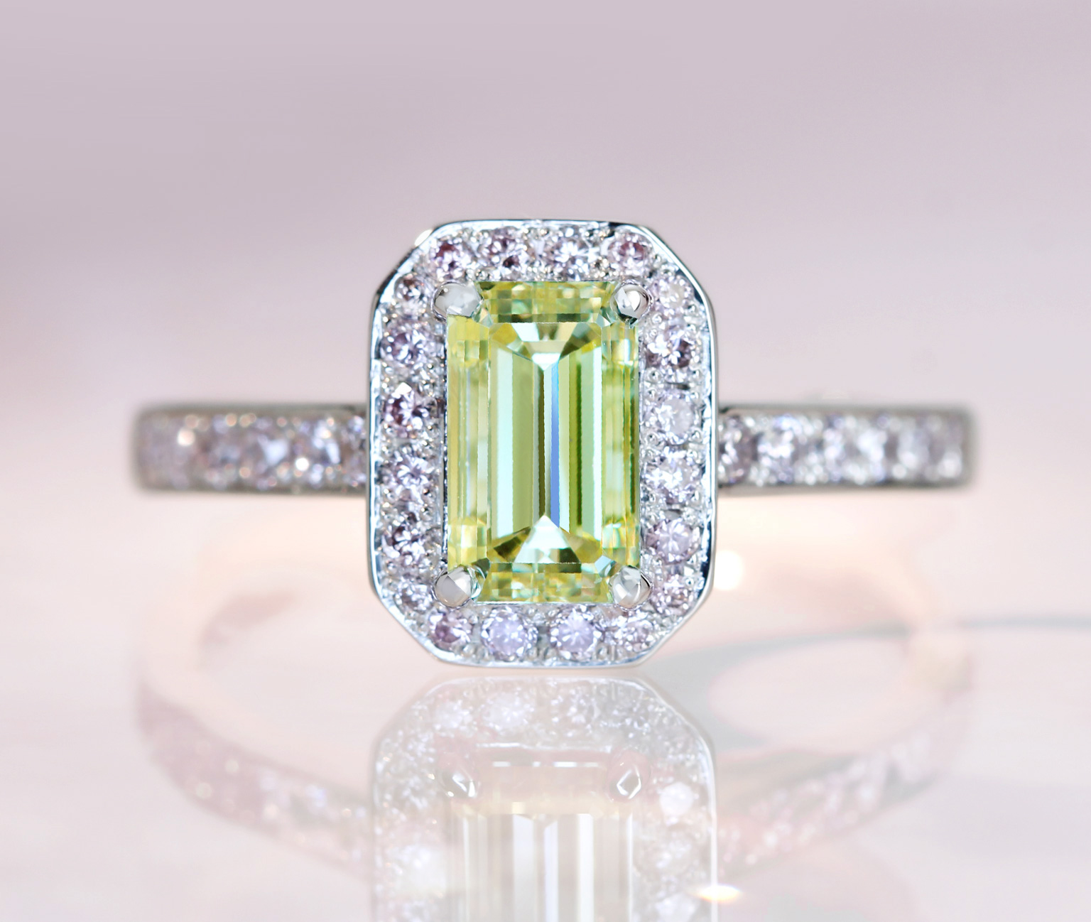 【HANDMADE】PT950 天然イエローダイヤモンド 1.01ct FANCY LIGHT YELLOW SI1 リング 天然ピンクダイヤモンド 0.33ct 〔GIA REPORT〕エメラルドカット ナチュラルカラーダイヤモンド