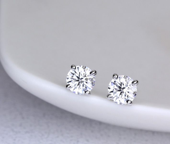 【HANDMADE】PT950 0.339ct D VVS-1/0.328ct D VVS-1 ダイヤモンドピアス ※中央宝石研究所ソーティングシート付