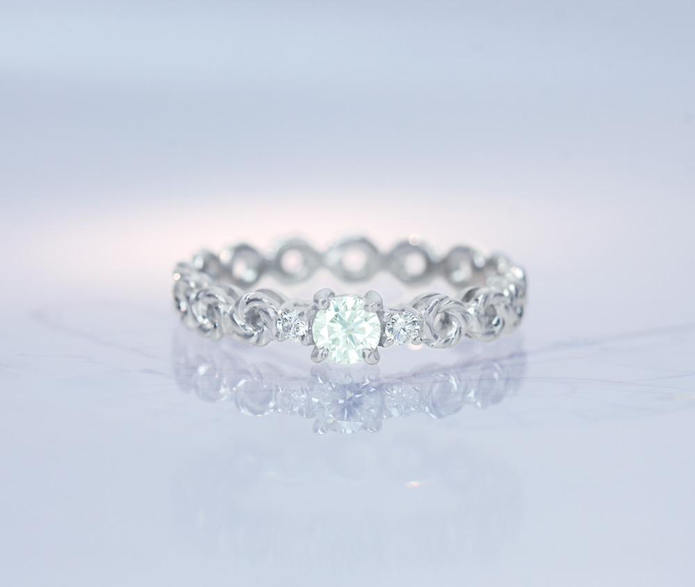 【HANDMADE】PT950　天然グリーンダイヤモンド　0.179ct　VERY LIGHT BLUISH GREEN　VS-1　ダイヤモンド　0.051ct　リング[CGL]