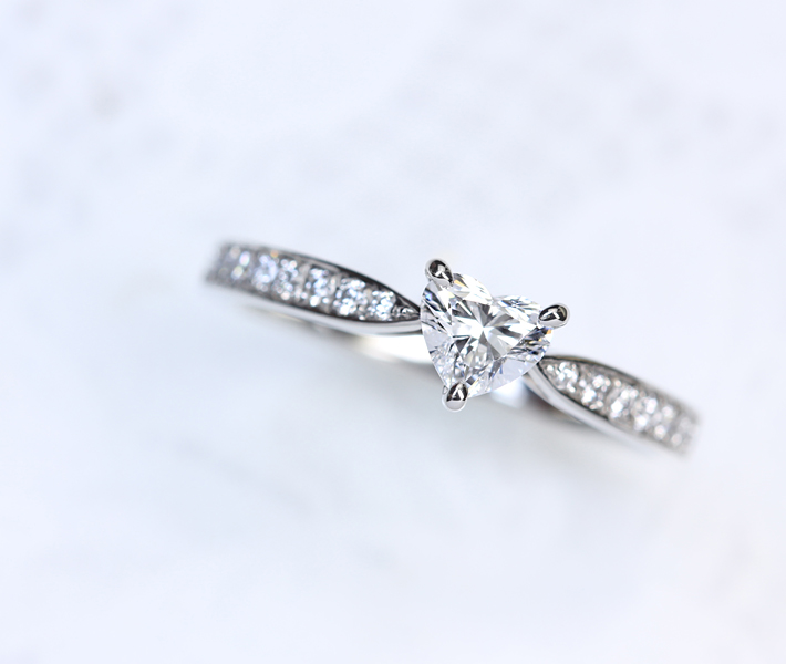 【HANDMADE】PT950 0.342ct D IF TYPE2A ダイヤモンド リング 0.189ct ダイヤモンド ※中央宝石研究所ソーティングシート付