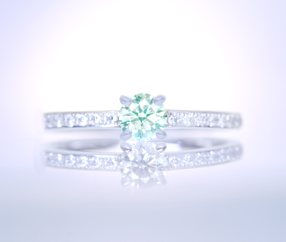 【HANDMADE】PT950 天然グリーンダイヤモンド　0.321ct VERY LIGHT GREEN VS-2 H&C ダイヤモンド　0.13ct リング　[CGL]