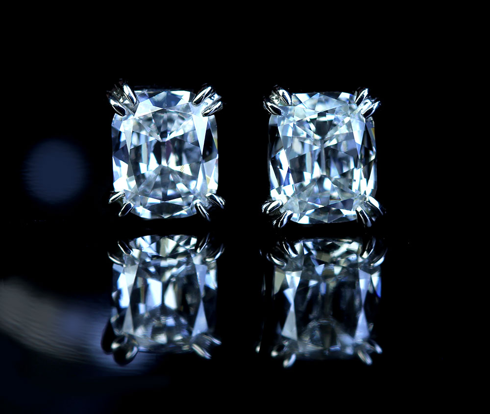 【HANDMADE】PT950 ダイヤモンド ピアス 0.314ct F VS-1/0.327ct G VS-2〔CGL〕