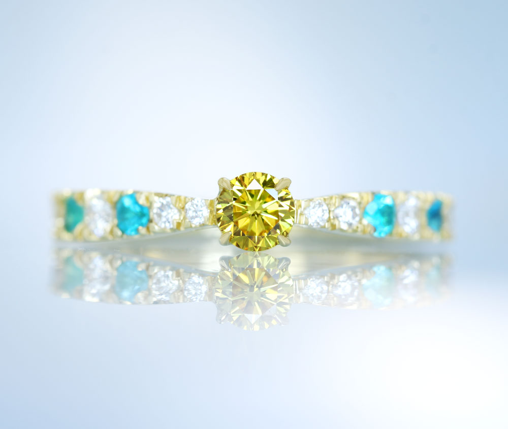 【HANDMADE】K18 天然イエローダイヤモンド　0.200ct FANCY VIVID YELLOW VS-1 パライバトルマリン 0.136ct ダイヤモンド 0.244ct リング[CGL]