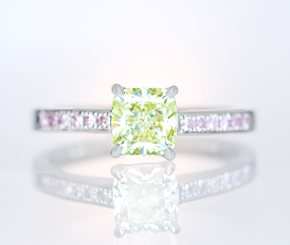 【HANDMADE】PT900　グリーンダイヤモンド　0.084ct　FANCY YELLOW GREEN　SI-1　ダイヤモンド　0.171ct　リング　ペアシェイプ[CGL]