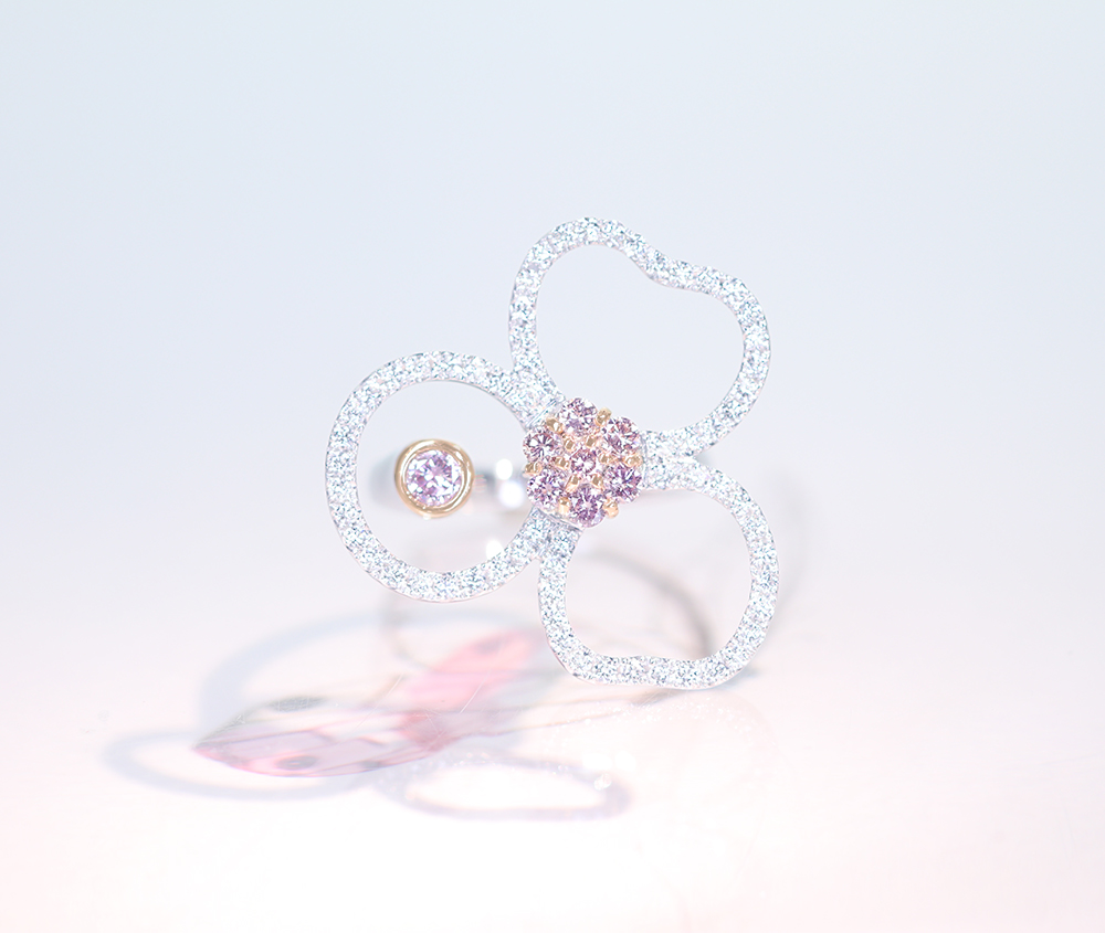 【HANDMADE】PT950/K18　ピンクダイヤモンド　VERY LIGHT PINK SI2 0.125ct　　FANCY LIGHT PINK/FANCY PURPLISH PINK 0.291ct 　カラーレスダイヤモンド　0.527ct　リング [中央宝石研究所]