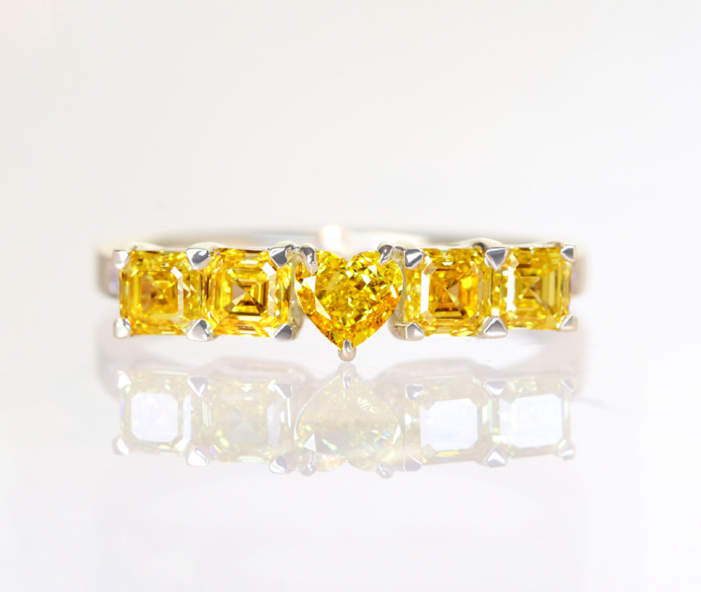 【HANDMADE】K18 イエローダイヤモンドFANCY VIVID YELLOW VS-1 0.252ct イエローダイヤモンド 0.951ct ダイヤモンド 0.057ct リング