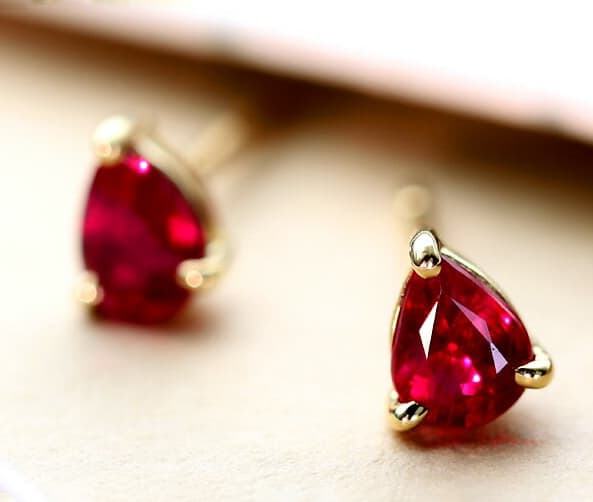 【HANDMADE】K18 ルビー 0.325ct/0.310ct ピアス ペアシェイプ