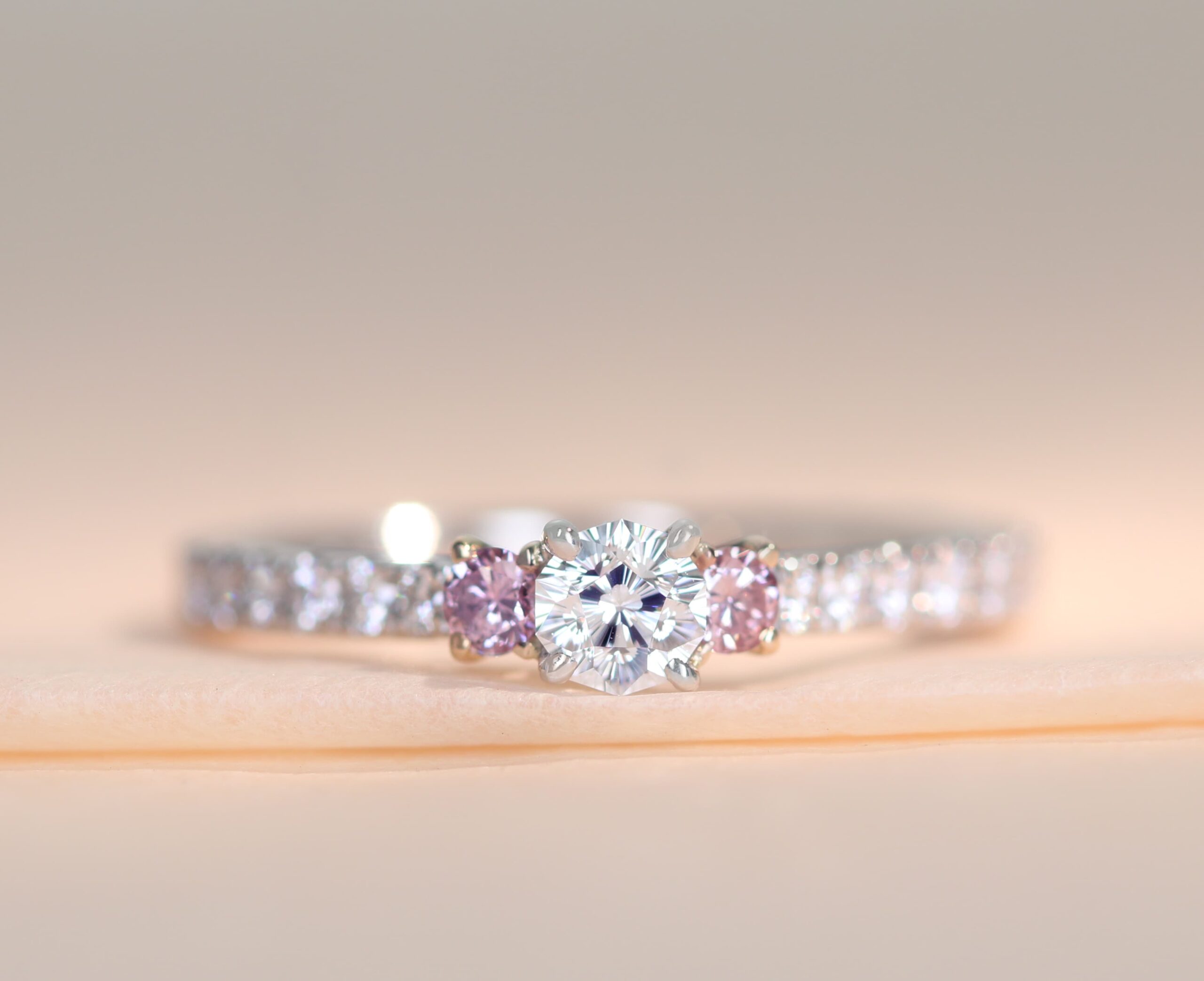 【HANDMADE】PT950/K18PG　ダイヤモンド　0.205ct　F VS1 　桜カット　ピンクダイヤモンド FANCY LIGHT PURPLISH PINK 0.050ct / FANCY LIGHT PINK 0.051ct ダイヤモンド　0.21ct　リング　[中央宝石研究所]
