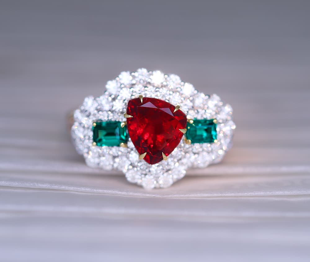 【HANDMADE】PT950/K18 レッドベリル 1.03ct ノンオイルエメラルド 0.17ct/0.17ct ダイヤモンド 0.965ct リング [GIA]