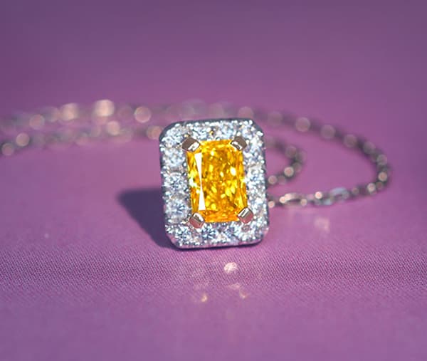 【HANDMADE】PT950/K18PG　天然イエローダイヤモンド　0.337ct　FANCY VIVID ORANGY YELLOW　　ダイヤモンド　0.11ct　ペンダントトップ[中央宝石研究所]