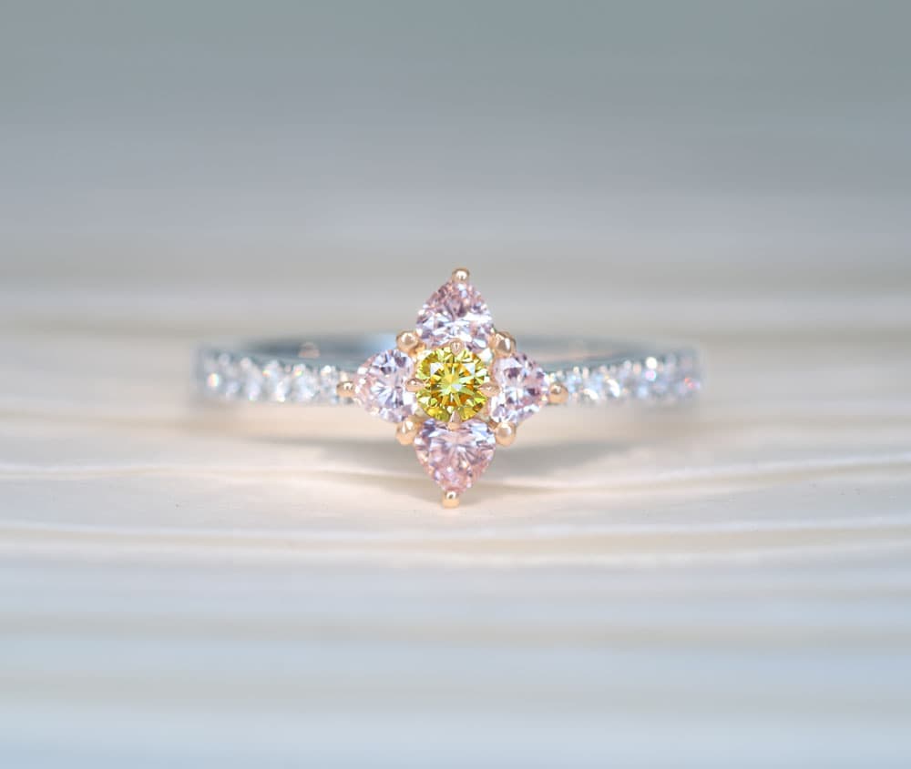 【HANDMADE】PT950/K18PG　天然イエローダイヤモンド 0.085ct　FANCY INTENSE YELLOW　VS2　天然ピンクダイヤモンド　0.327ct　ダイヤモンドメレ　0.241ct　リング[中央宝石研究所]