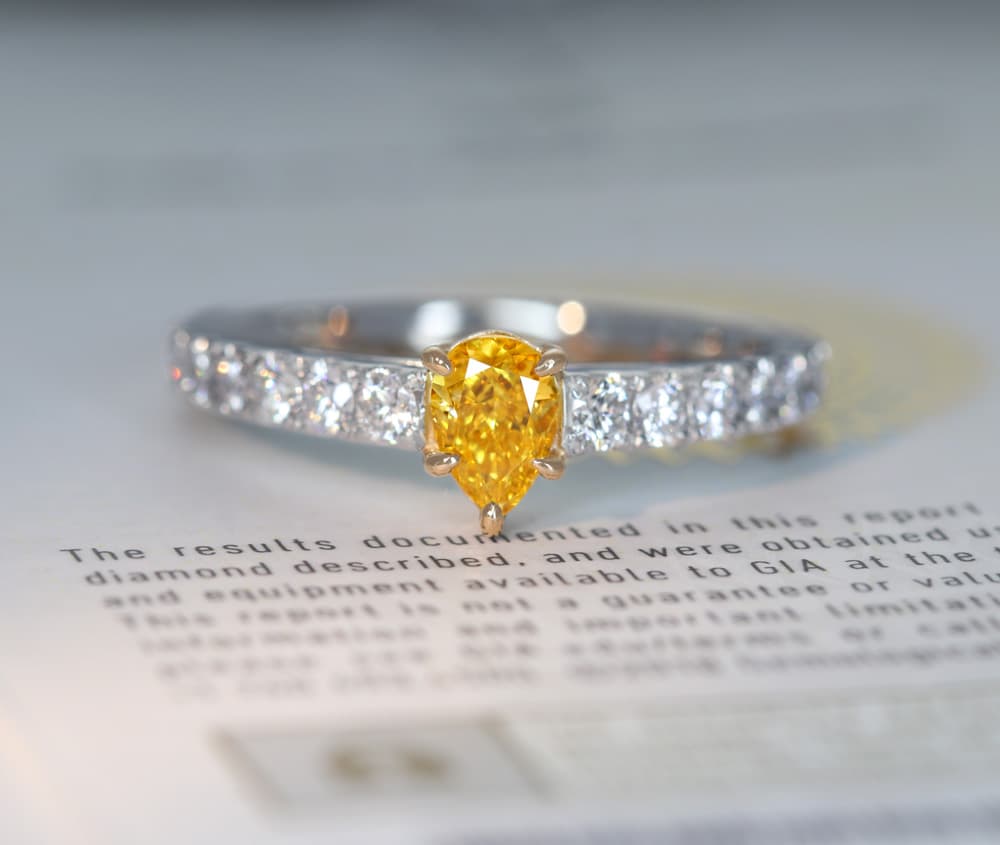 【HANDMADE】PT950/K18PG　天然イエローダイヤモンド　0.338ct　FANCY VIVID ORANGE YELLOW　ダイヤモンド　0.378ct　リング　ペアシェイプ[CGL]
