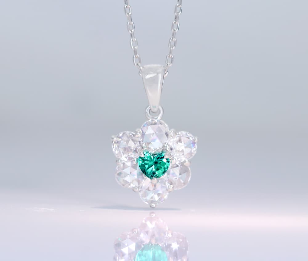 【HANDMADE】PT950 ノンオイルエメラルド 0.15ct ローズカットダイヤモンド 0.495ct ペンダントトップ ハートシェイプ[GIA]