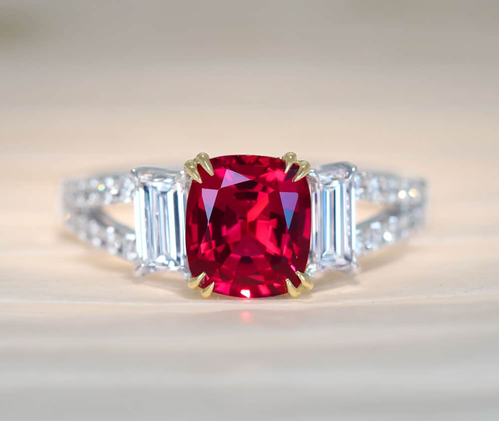 【HANDMADE】ビルマ産 非加熱 レッドスピネル 1.62ct エメラルドカットダイヤモンド 0.334ct/0.304ct ダイヤモンド 0.324ct リング[GIA]