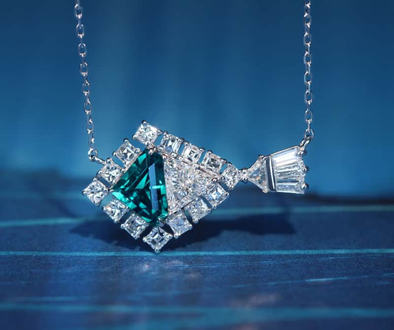 【HANDMADE】PT950 コロンビア産エメラルド 0.385ct ダイヤモンド E SI1 0.226ct ダイヤモンド 0.543ctct ネックレス[中央宝石研究所]