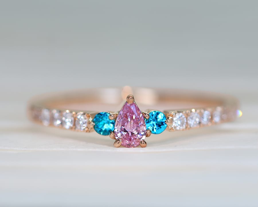 【HANDMADE】K18PG ピンクダイヤモンド 0.12ct FANCY PURPLISH PINK SI2 ブラジル産パライバトルマリン 0.067ct ダイヤモンド 0.12ct リング ペアシェイプ[中央宝石研究所]