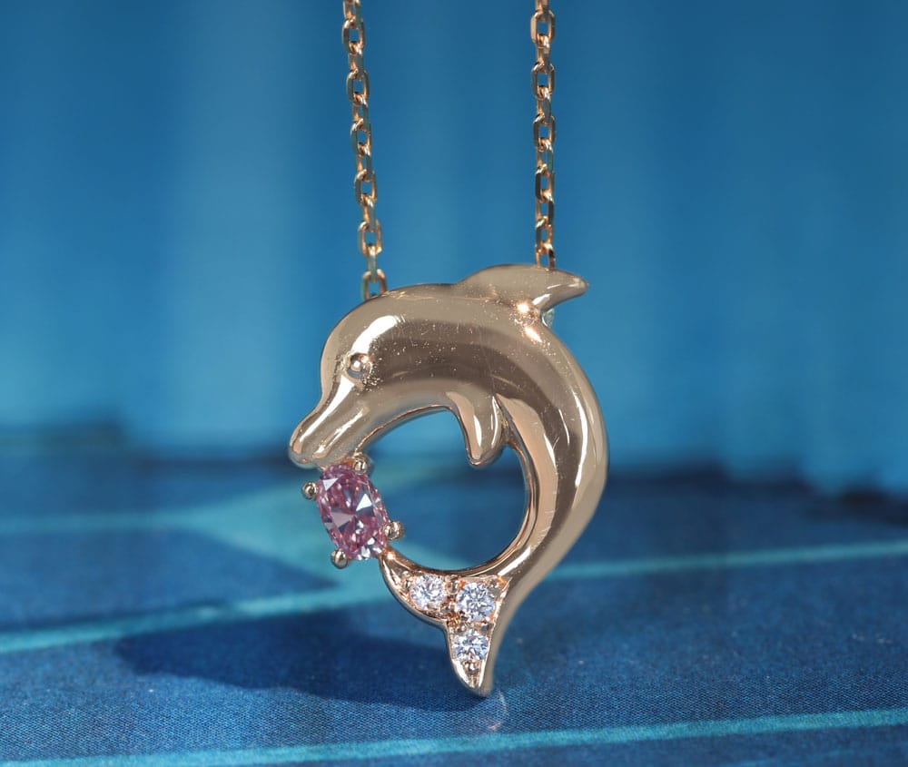 【HANAMADE】K18PG ピンクダイヤモンドFANCY ORANGY PINK 0.072ct!! ダイヤモンド ペントップ いるか[中央宝石研究所]