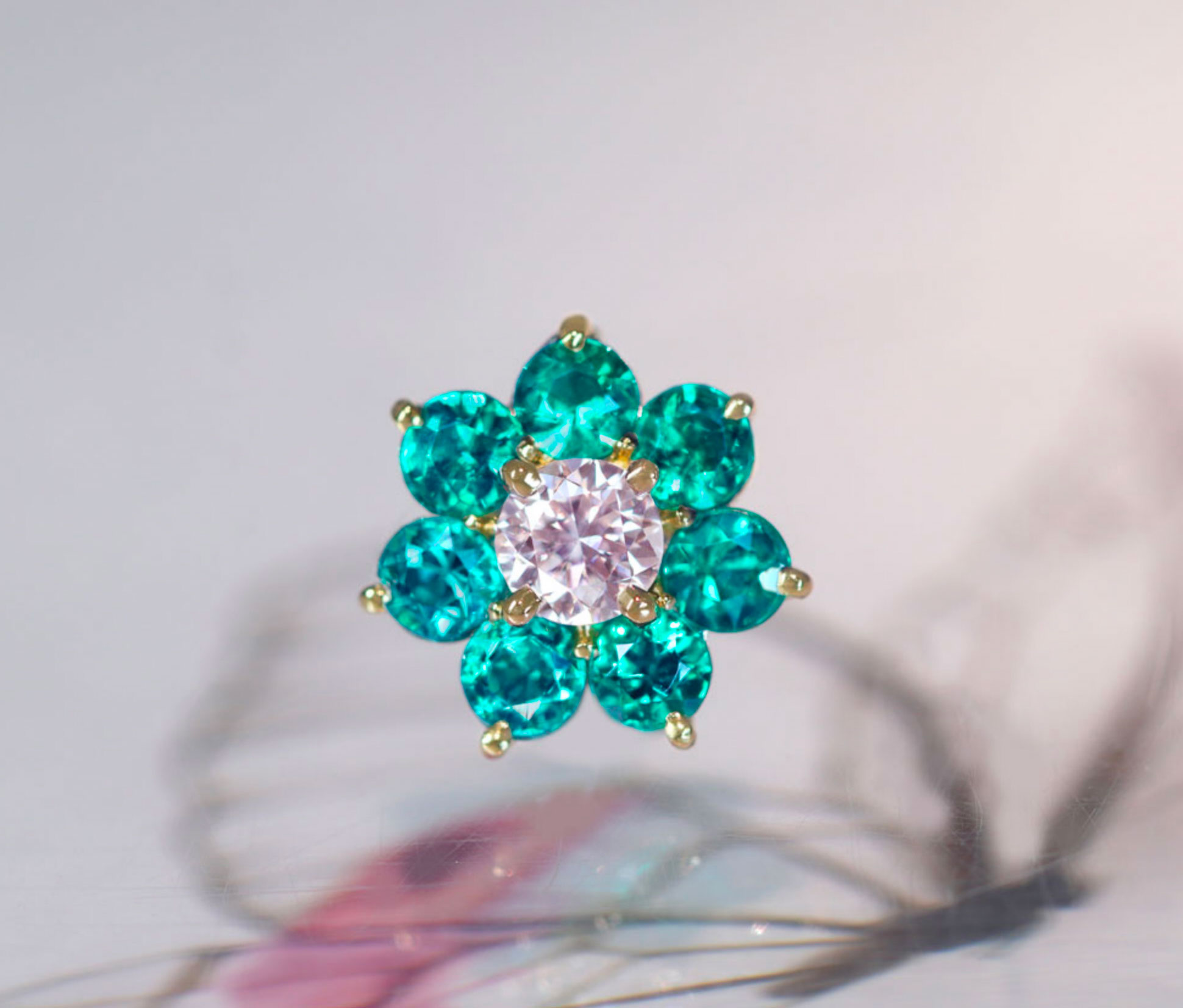 【HANDMADE】PT950/K18PG 天然ピンクダイヤモンド 0.217ct コロンビア産エメラルド 0.577ct ペンダントトップ フラワーモチーフ[中央宝石研究所]