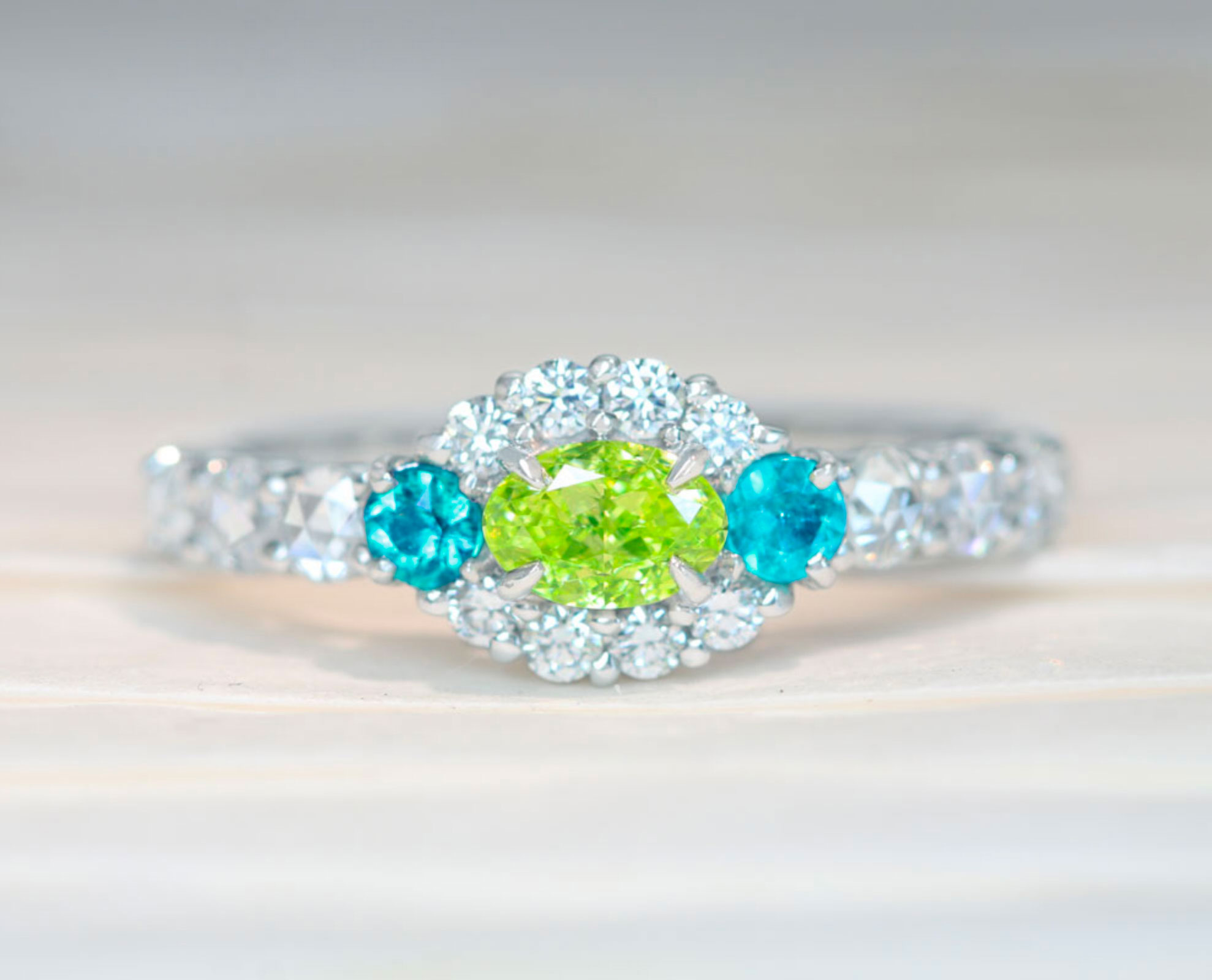 【HANDMADE】PT950 グリーンイエローダイヤモンド FANCY INTENSE GREEN YELLOW GIA VS1 0.30ct ブラジル産パライバトルマリン ローズカット ダイヤモンド リング[GIA]